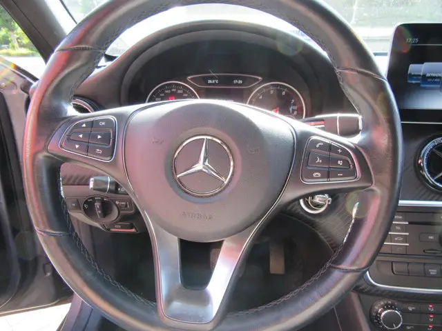 Mercedes-Benz GLA 180 Business Solution AMG 2018 Benzine 9