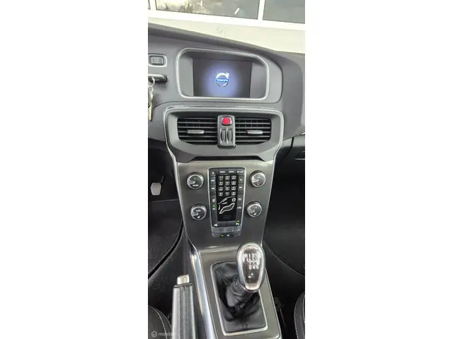 Volvo V40 1.6 T3 Momentum 2013 Benzine 28