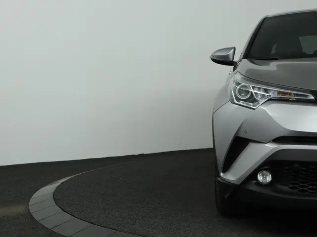 Toyota C-HR 1.8 Hybrid Executive 2017 Hybride Benzine 36