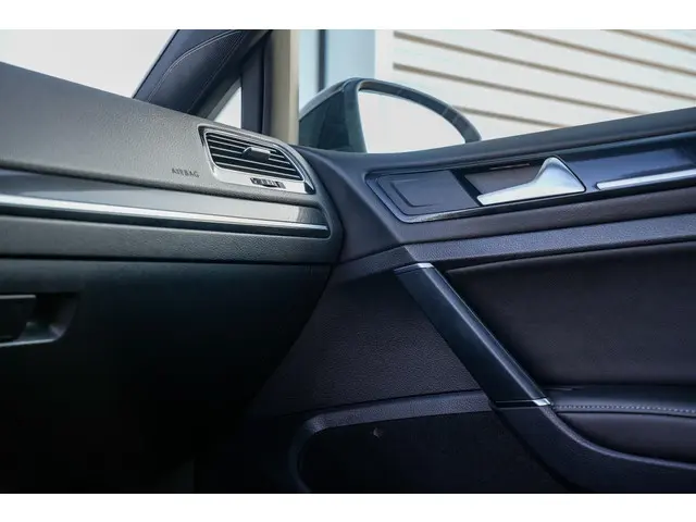 Volkswagen Golf 2.0 TSI 4Motion R 2017 Benzine 24