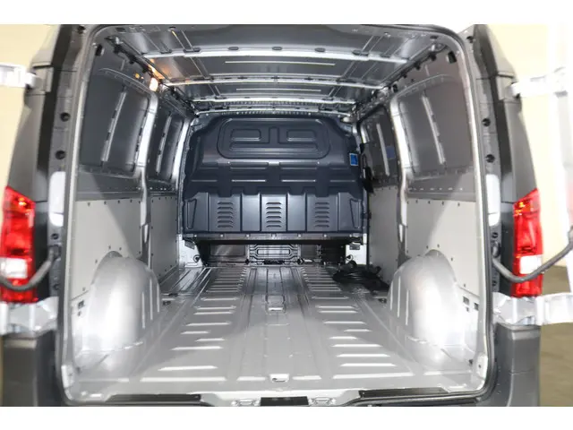 Mercedes-Benz eVito 112 L3 60 kWh Led 2025 Elektrisch 3