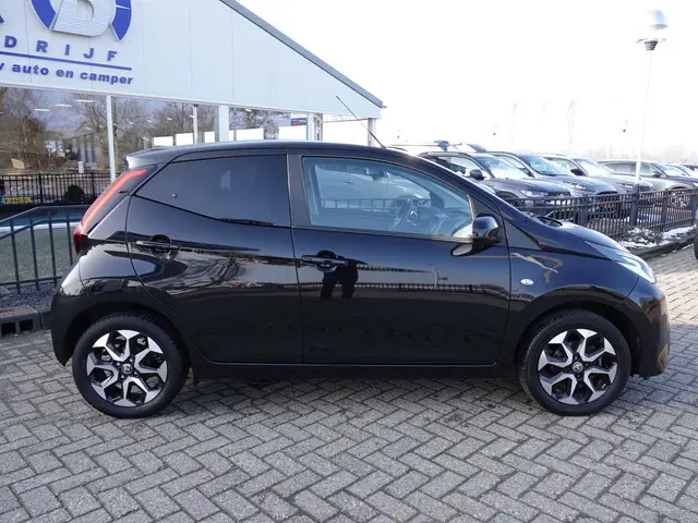Toyota Aygo 1.0 VVT-i x-joy 2020 Benzine 2