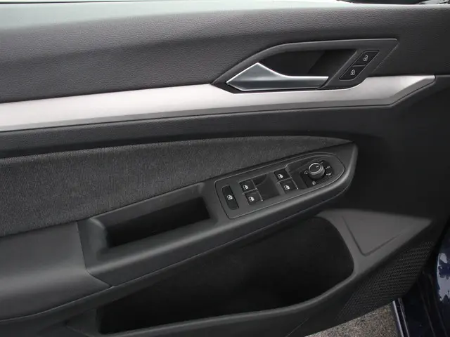 Volkswagen Golf 1.0 eTSI Life Business 2023 Benzine 13