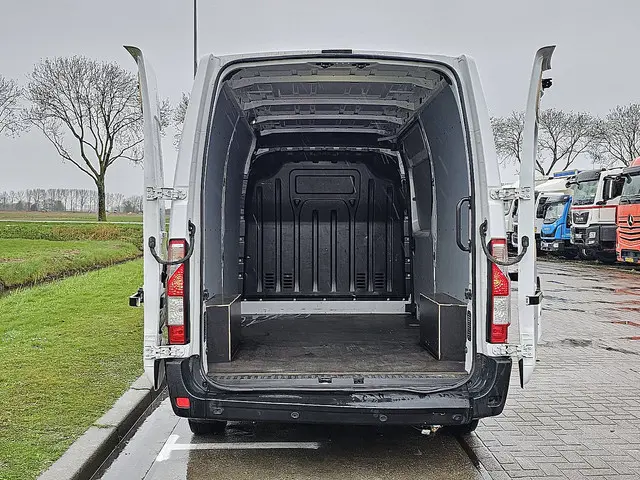 Renault Master 2.3 2024 Diesel 15