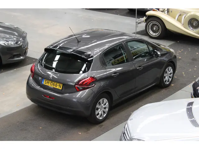 Peugeot 208 1.2 PureTech Blue Lion 2018 Benzine 23