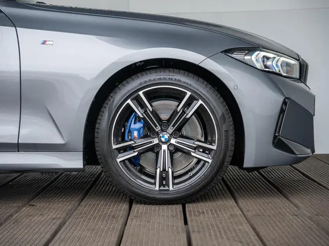 BMW 3 Serie Sedan 320i 2025 Benzine 6