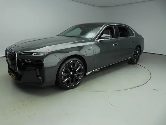 BMW 7 Serie 750e xDrive 2025 Hybride Benzine 2