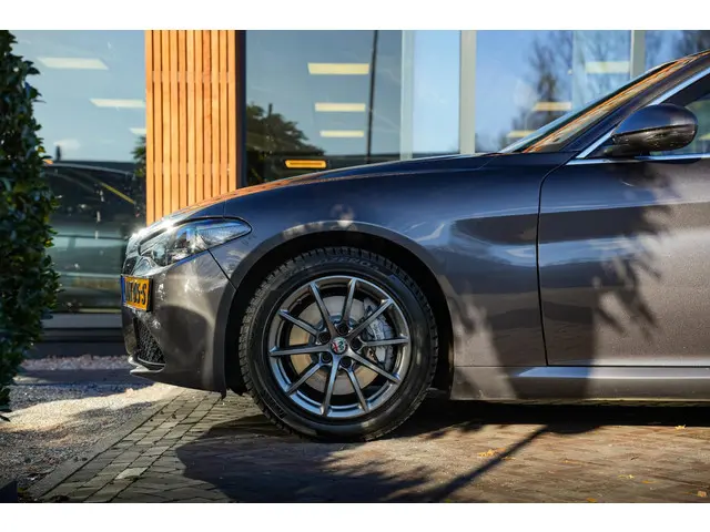Alfa Romeo Giulia 2.0 T AWD Gepantserd 2019 Benzine 13