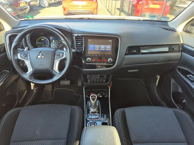 Mitsubishi Outlander 3