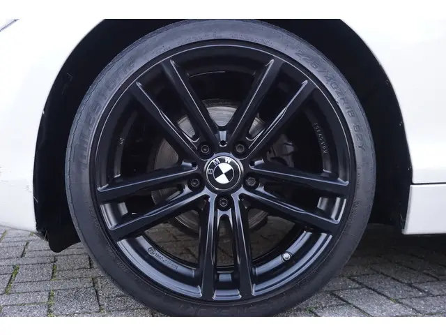 BMW 1 Serie 116i Executive 2014 Benzine 29