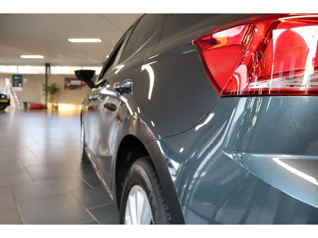 SEAT Ibiza 1.0 TSI Style Business Intense 2021 Benzine 12