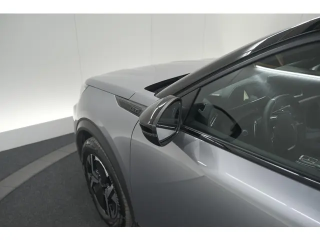 Peugeot 2008 Hybrid 136 e-DSC6 GT 2024 Hybride Benzine 21