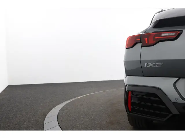 BMW iX2 xDrive30 67 kWh 2024 Elektrisch 31