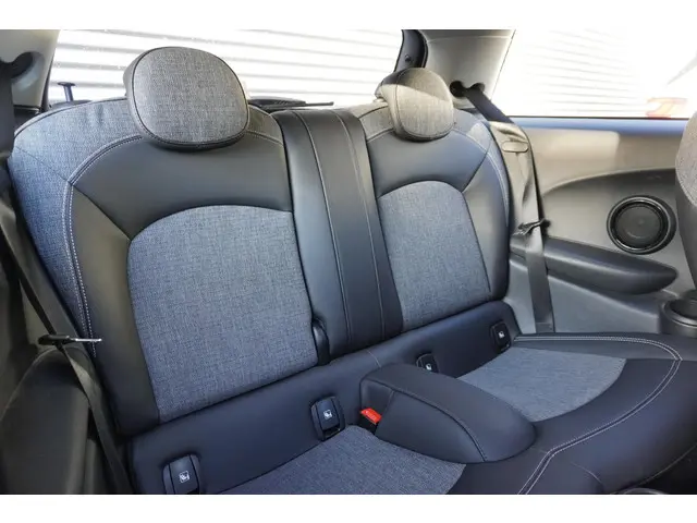 MINI 3-Deurs One 2021 Benzine 10