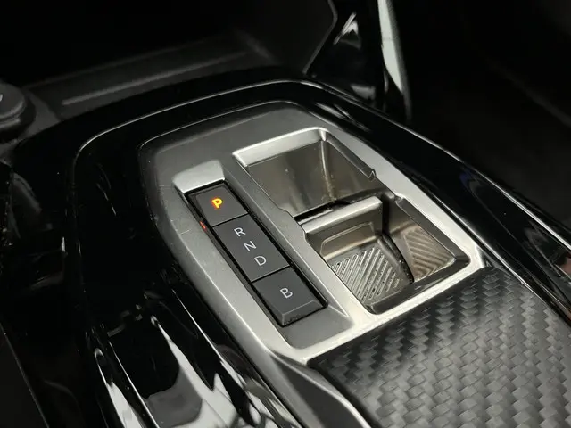 Peugeot e-2008 EV GT 54 kWh 2024 Elektrisch 18
