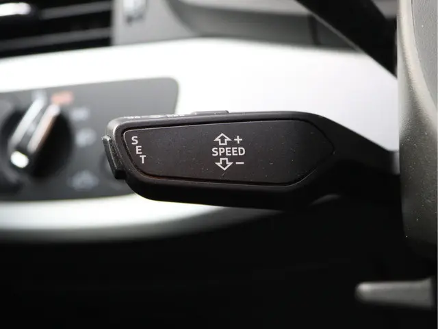 Audi A4 Avant 1.4 TFSI S line 2018 Benzine 32