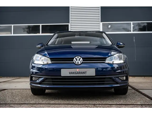 Volkswagen Golf 1.0 TSI Trendline 2017 Benzine 4