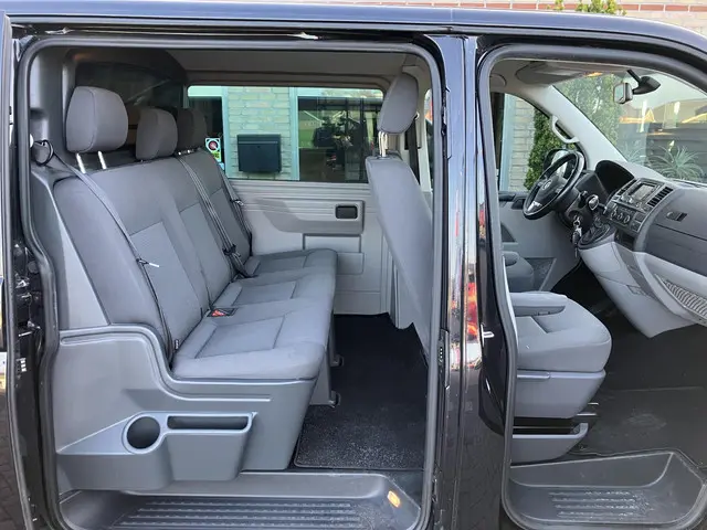 Volkswagen Transporter 2.0 TDI L2H1 DC 2015 Diesel 7