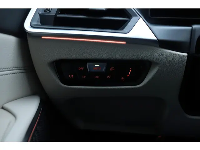 BMW 3 Serie Sedan 320i 2024 Benzine 29