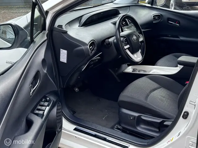 Toyota Prius 1.8 Business Plus 2017 Hybride Benzine 8