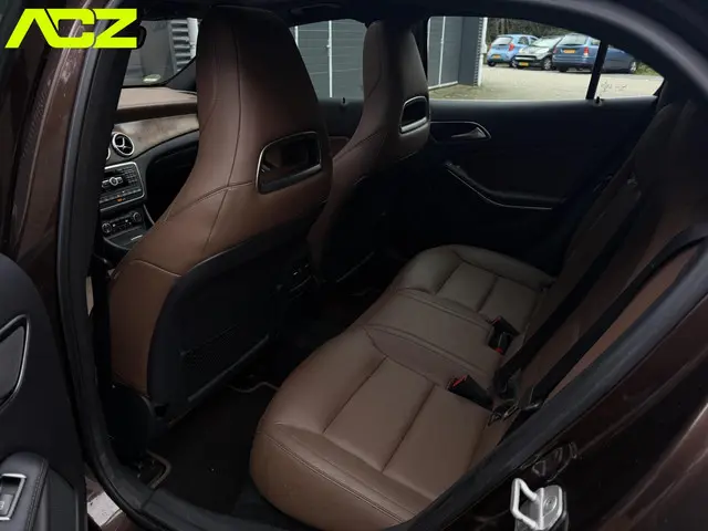 Mercedes-Benz GLA 250 4Matic Edition 1 2014 Benzine 24