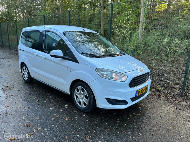 Ford Tourneo Courier 3