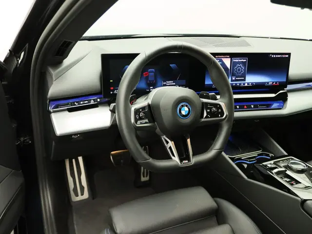BMW 5 Serie Sedan 550e xDrive 2024 Hybride Benzine 10