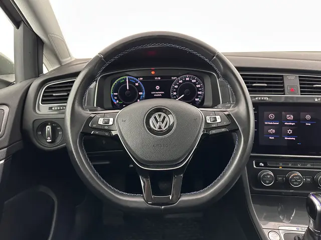 Volkswagen e-Golf {SOH-91%} 2019 Elektrisch 16