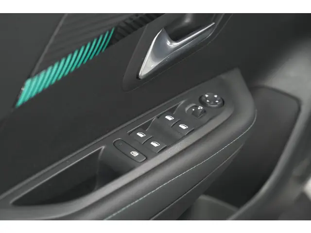 Peugeot 208 PureTech 100 EAT8 Allure Pack 2022 Benzine 24