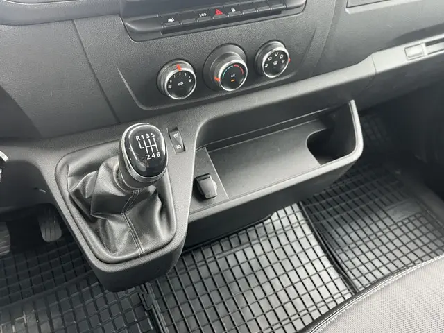 Renault Master bestel T35 2.3 dCi 135 L2H2 2020 Diesel 29