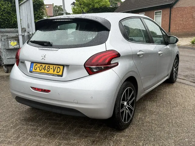 Peugeot 208 1.6 BlUE HDI 2017 Diesel 6