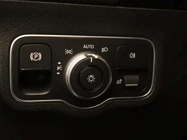 Mercedes-Benz GLA 250 e Style 2020 Hybride Benzine 26