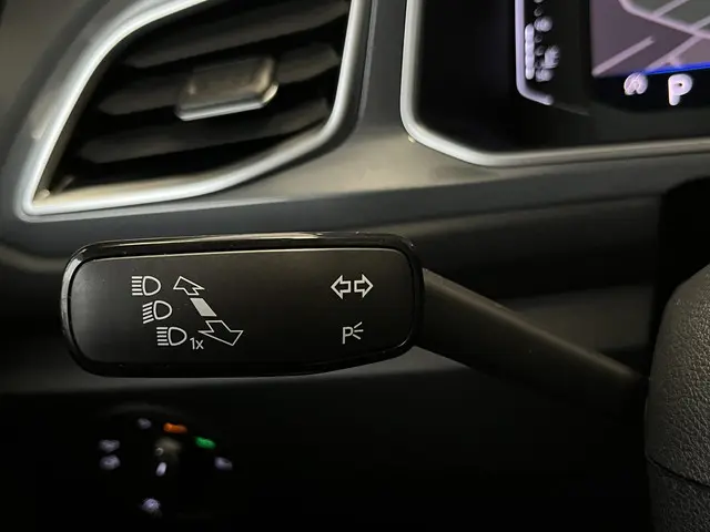 Volkswagen T-Roc 1.5 TSI Style 2023 Benzine 32