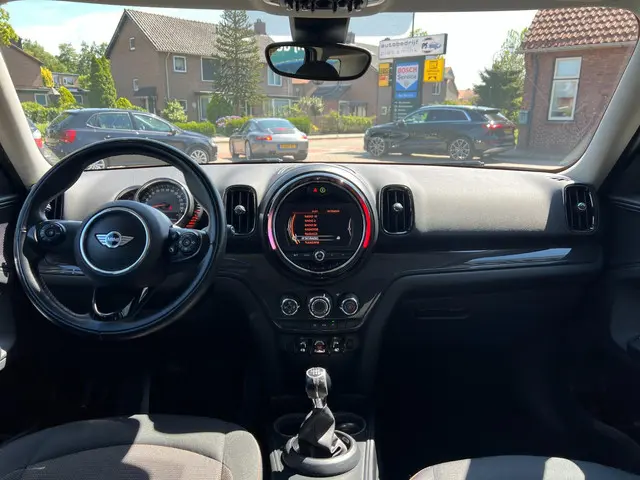 MINI Countryman Mini 1.5 Cooper 2017 Benzine 8