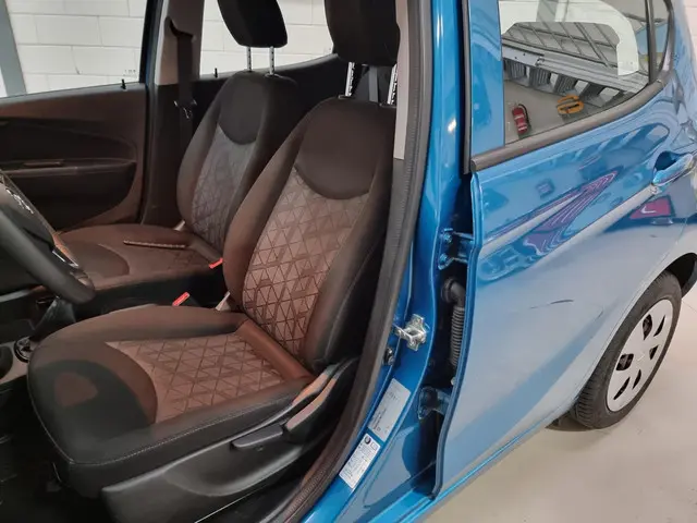 Opel KARL 1.0 ecoFLEX 120 Jaar Edition 2019 Benzine 4