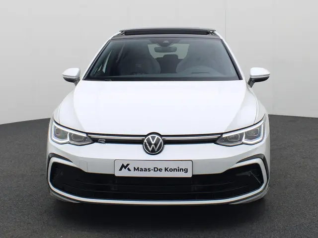 Volkswagen Golf 1.5eTSI/130PK R-Line DSG 2023 Benzine 32