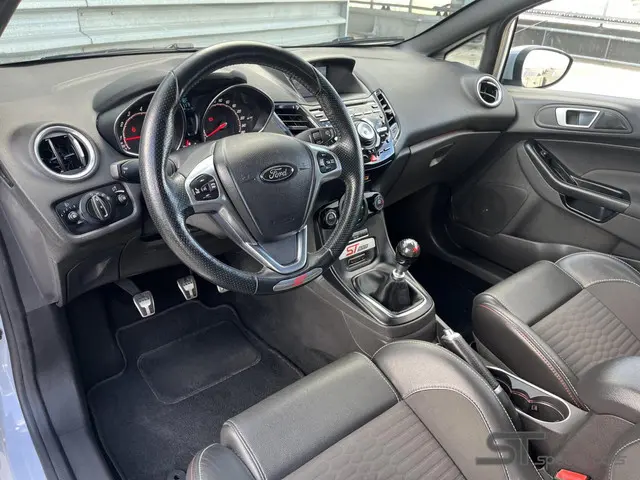 Ford Fiesta 1.6 ST200 2016 Benzine 11