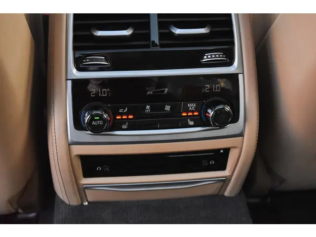 BMW 7 Serie 740Li High Executive 2015 Benzine 21