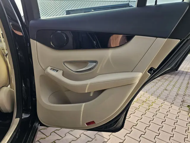 Mercedes-Benz GLC 250 4MATIC Prestige 2017 Benzine 42