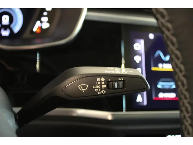 Audi Q3 35 TFSI S edition PANO | Sfeer 2023 Benzine 35