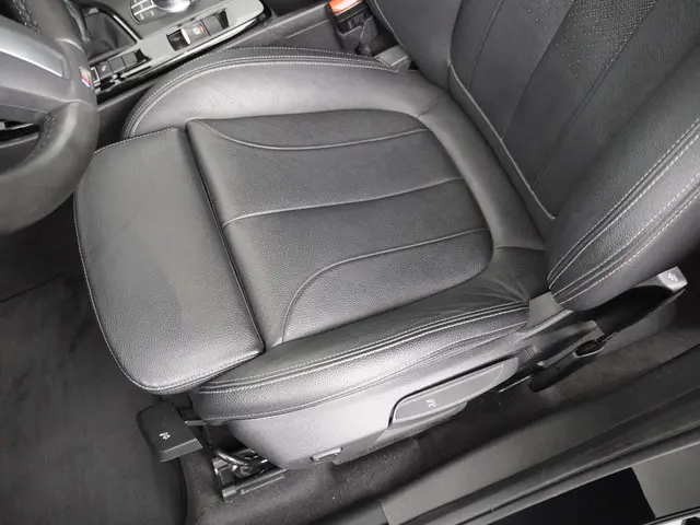 BMW X1 sDrive18i High Executive Edition 2019 Benzine 13