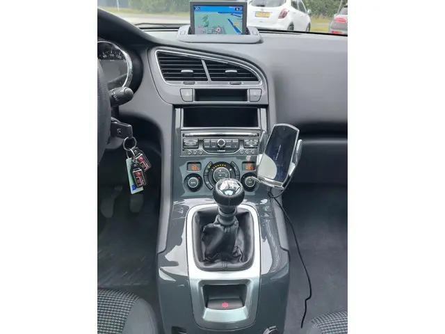 Peugeot 5008 1.2 PureTech Style 7p. 2016 Benzine 19