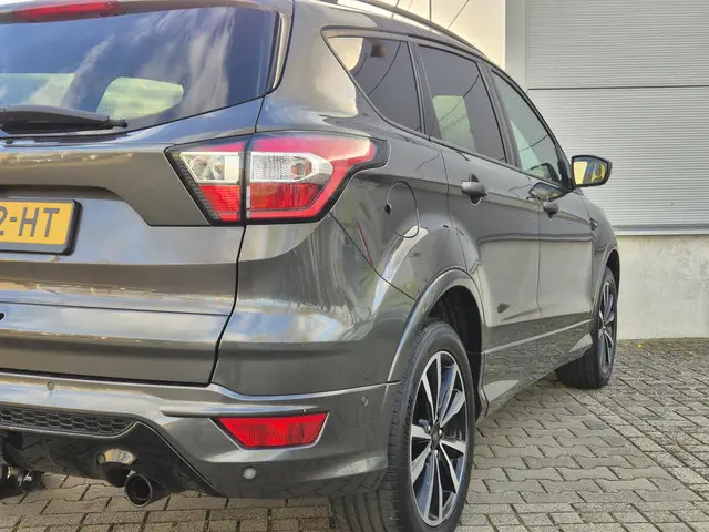 Ford Kuga 1.5 EcoBoost ST Line 2019 Benzine 2