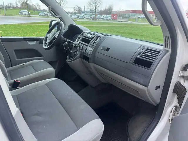 Volkswagen Transporter 2.0 TDI DC L1H2 2014 Diesel 12