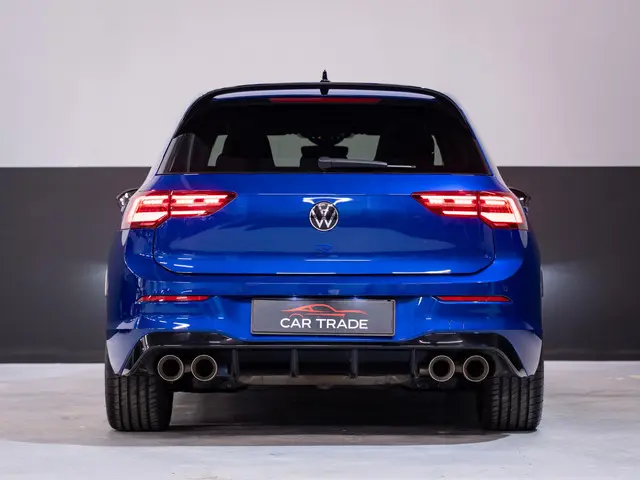 Volkswagen Golf 2.0 TSI R 4Motion 2024 Benzine 11