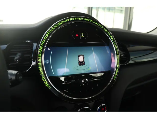 MINI 5-Deurs Cooper 2024 Benzine 12