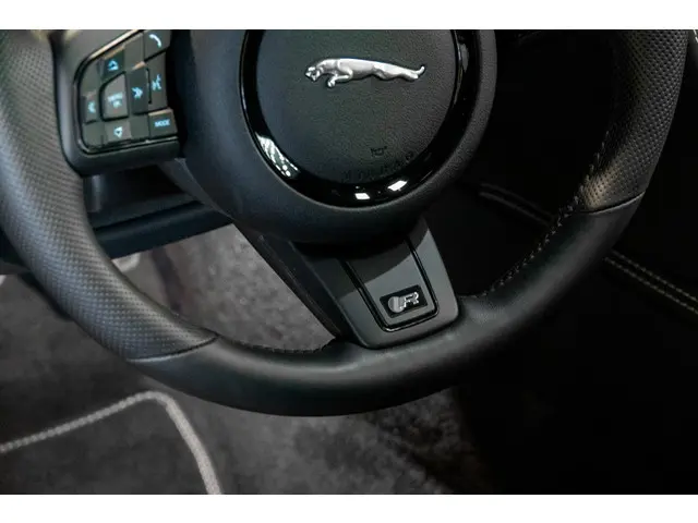 Jaguar F-Type P575 AWD R 75 2023 Benzine 28