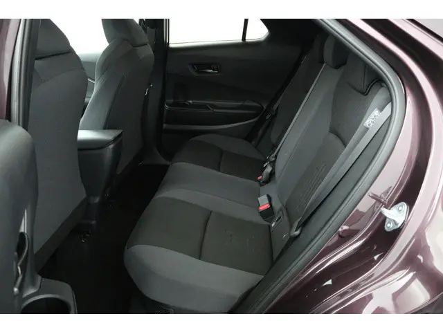 Toyota C-HR 1.8 Hybrid 140 Dynamic 2024 Hybride Benzine 18