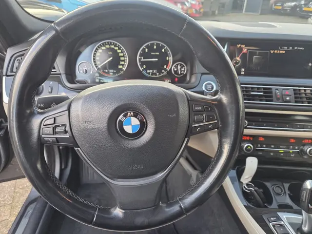 BMW 5 Serie Touring 518d Luxury Ed 2015 Diesel 4