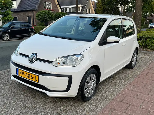 Volkswagen up! 1.0 BMT move up! NL-AUTO-NAP. 2017 Benzine 7